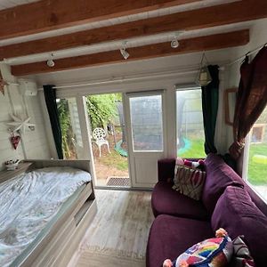 29 Park Avenue , Shoreham-By-Sea , Cozy Cabin